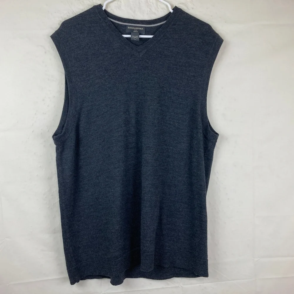 Banana Republic Sweater Vest Mens L XL Gray‎ 100% Merino Wool V-Neck Knit Preppy